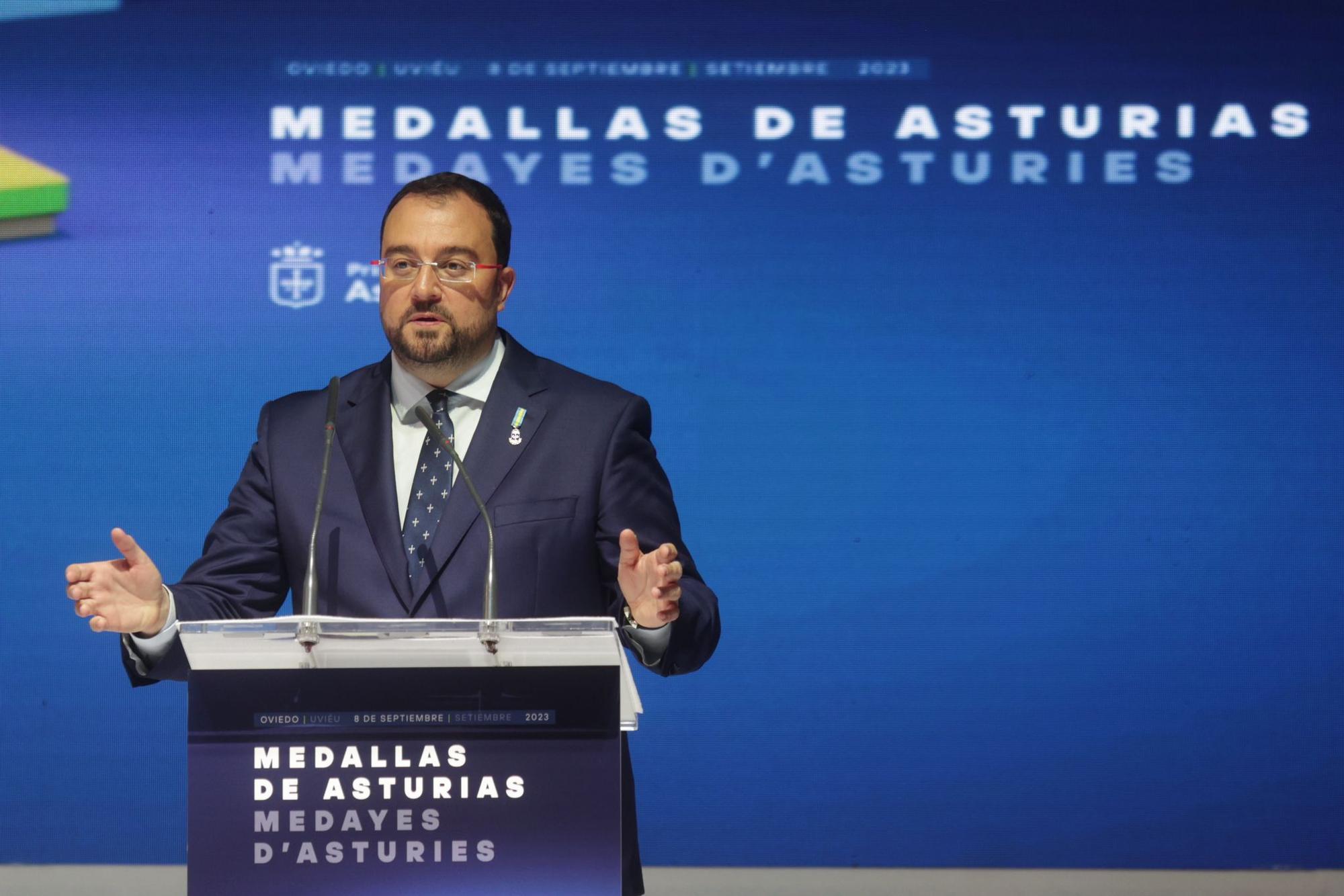 EN IMÁGENES: El acto en Oviedo de entrega de Medallas y distinciones de Asturias