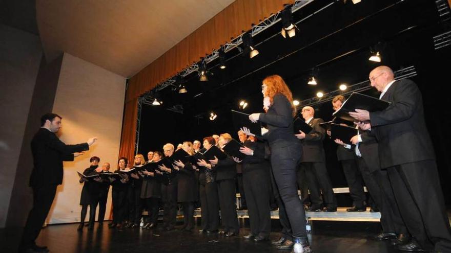 La actuación del coro de Cudillero.