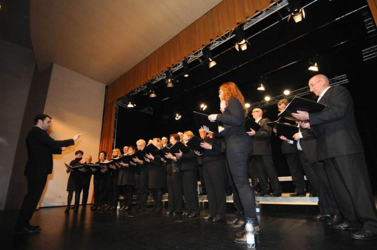 La actuación del coro de Cudillero.