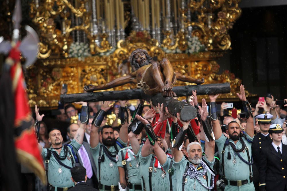 Traslado del Cristo de la Buena Muerte a cargo de la Legión.