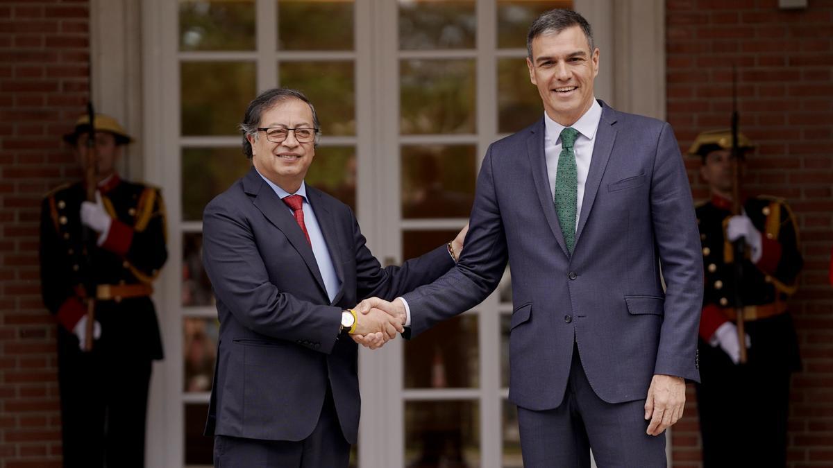 Pedro Sánchez recibe en Moncloa al presidente de Colombia Gustavo Petro.