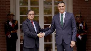 Pedro Sánchez recibe en Moncloa al presidente de Colombia Gustavo Petro