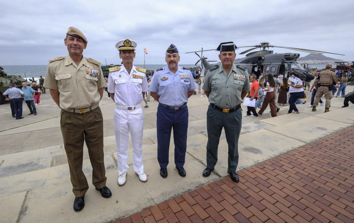 Exhibición de rescate con helicóptero en La Cícer dentro del Día de las Fuerzas Armadas