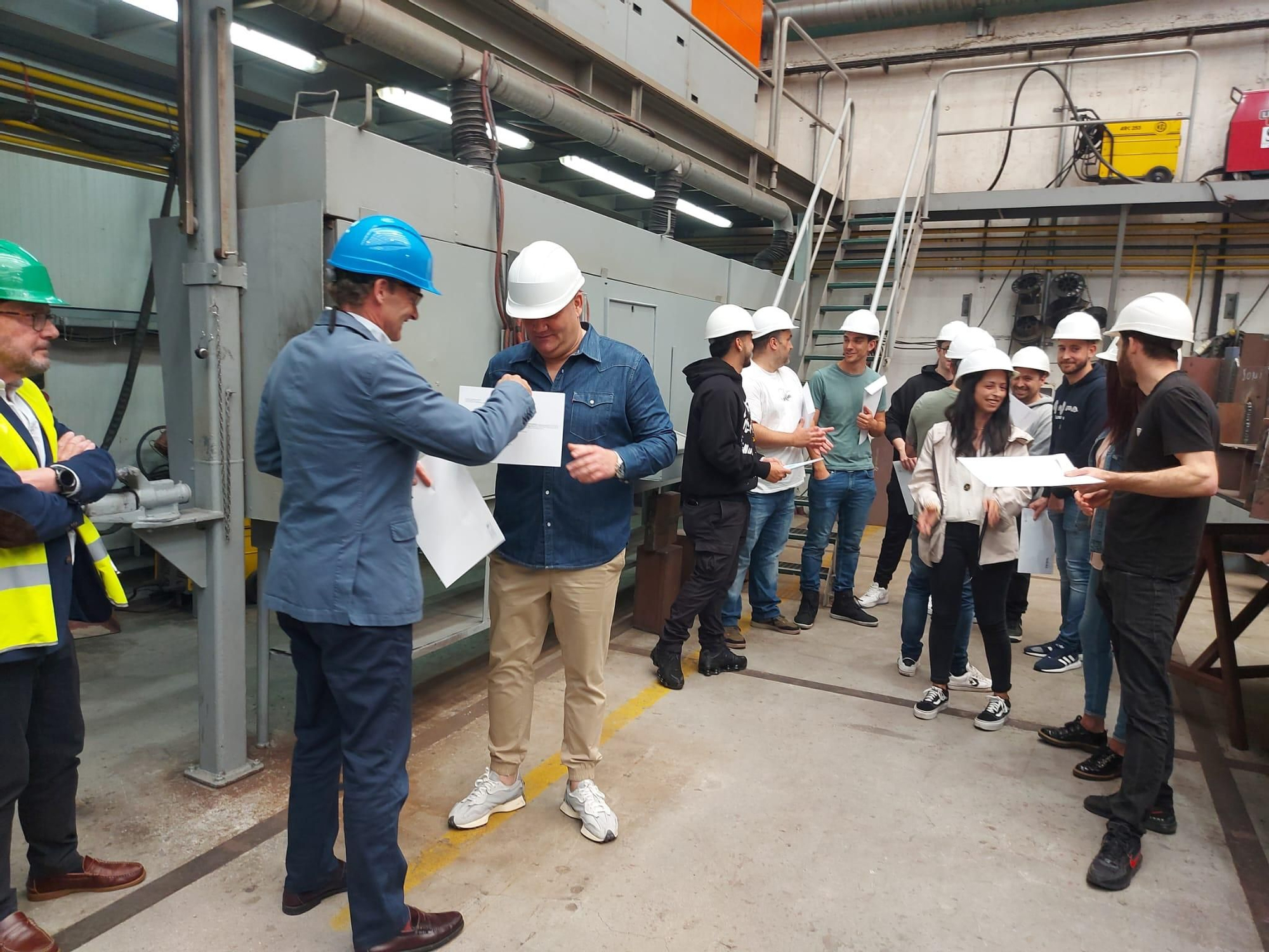 En imágenes: Así fue la entrega de títulos del curso de formación a la carta del Sepepa para Gondán