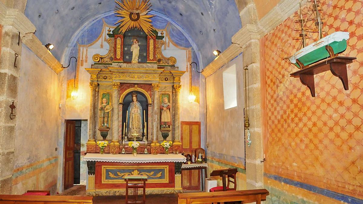 El interior de la capilla de A Saleta, construida en la segunda mitad del siglo XIX. |   // IÑAKI ABELLA