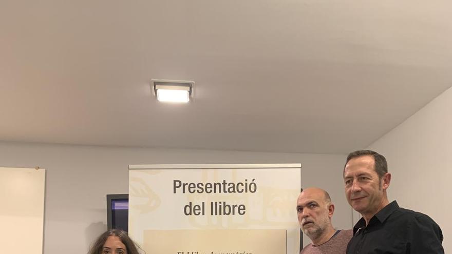 Gloria Tello, Vicent Josep Escartí i Josep Ribera, a la presentació del llibre.