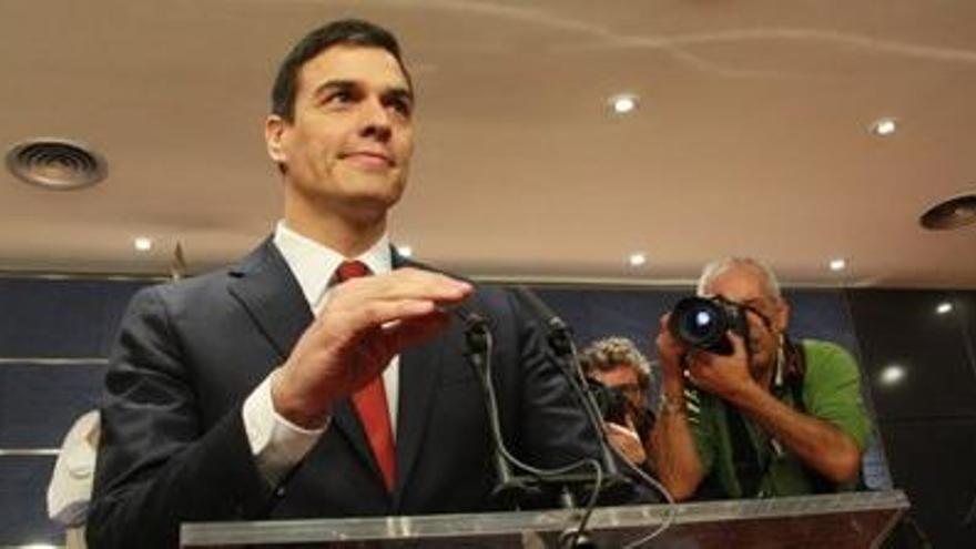 Sánchez trasllada a Felip VI que està disposat a formar govern