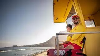 Socorrista: una profesión que mejora y se reivindica en la costa de La Laguna