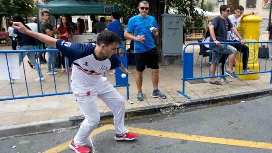 La pilota regresa a la calle