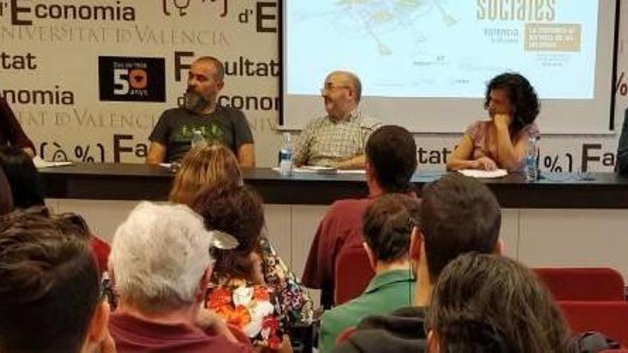 Mesa moderada por Jordi Cuenca sobre las alternativas económicas.