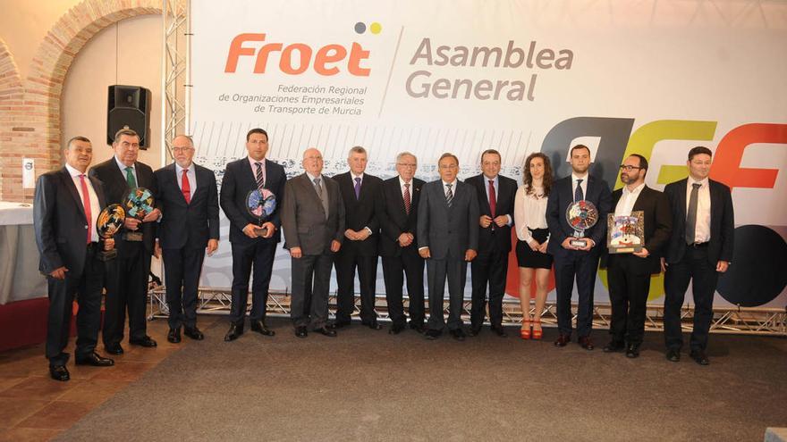 Foto de familia de los premiados por Froet.