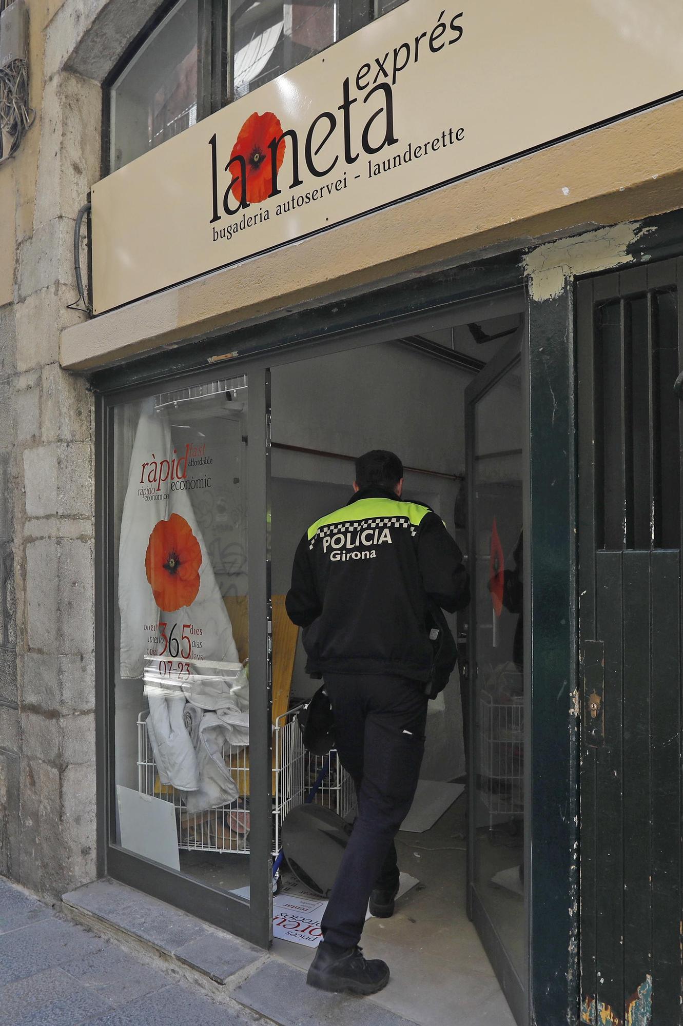 Causa danys en una bugaderia del Barri Vell de Girona, el detenen i li troben quilos de droga