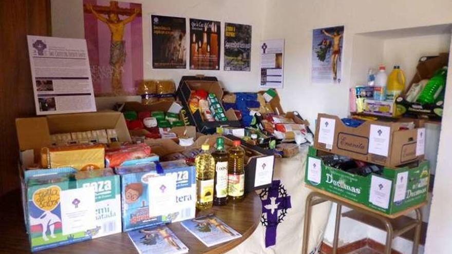 Alimentos recogidos por la penitencial Foto cedida a L. O. Z.