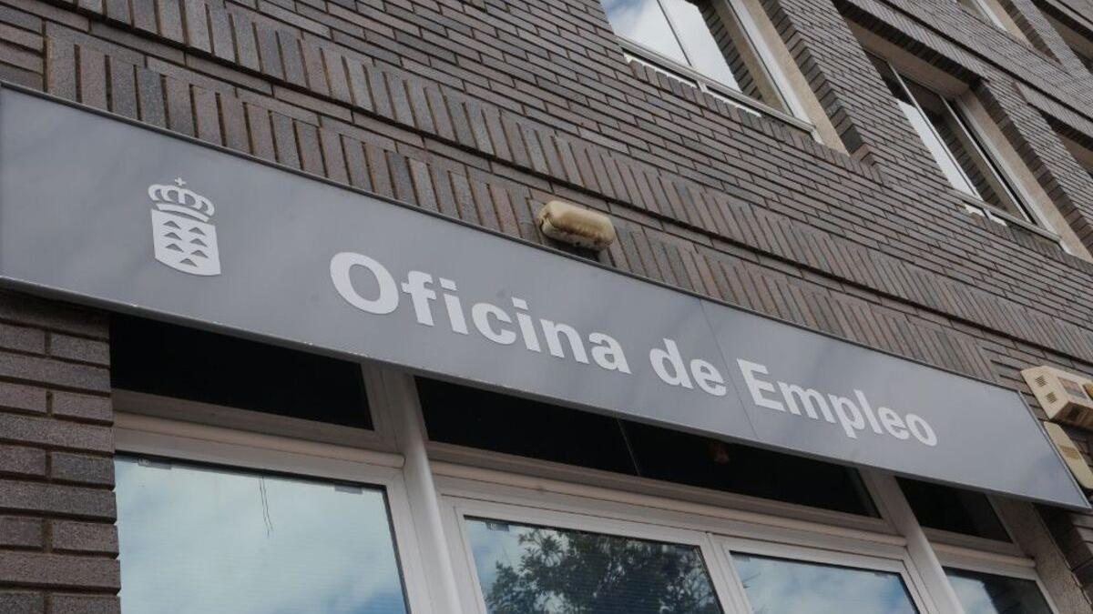 Exterior de una oficina de empleo