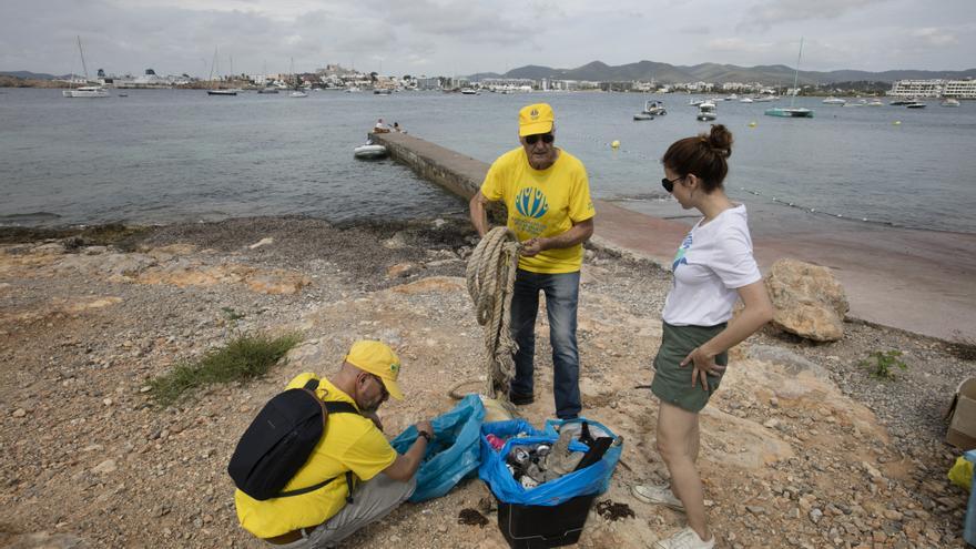 135 kilos de incivismo en la costa de Ibiza en el Día Mundial de los Océanos