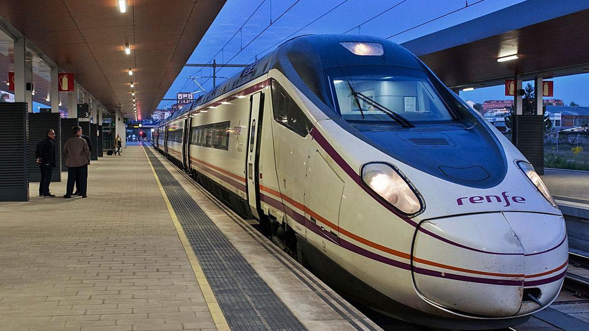 Tren madrugador en la estación de Zamora.