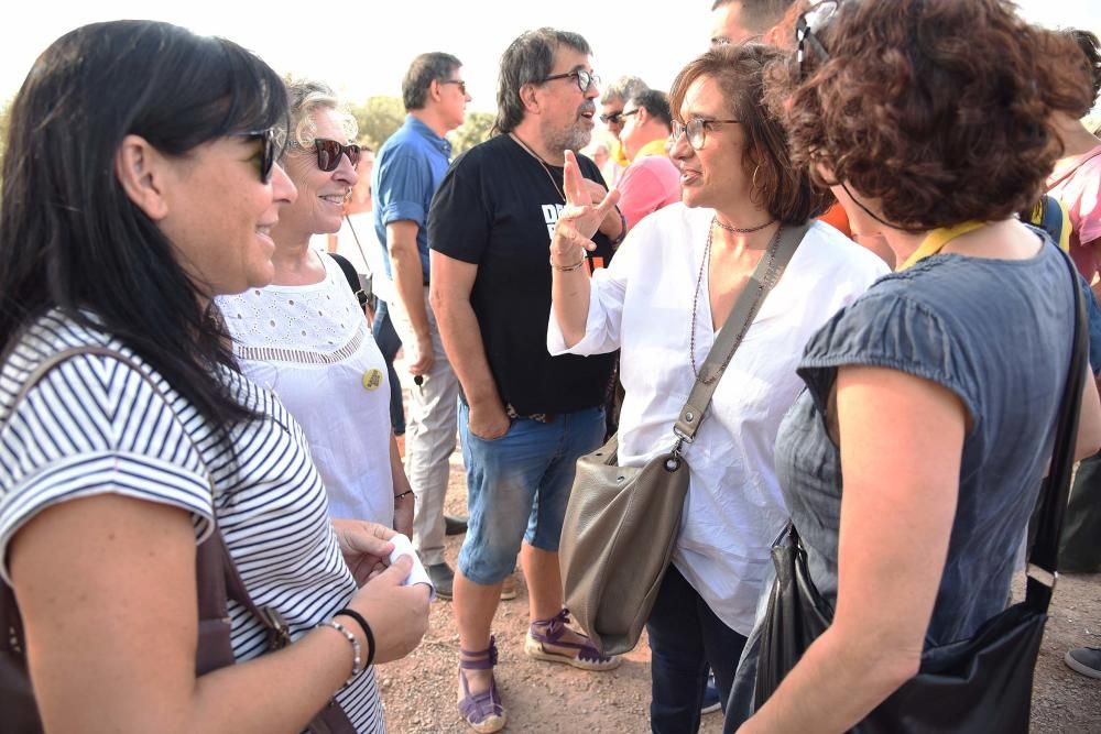 Celebració dels 52 anys de Jordi Turull a l'exterior de Lledoners