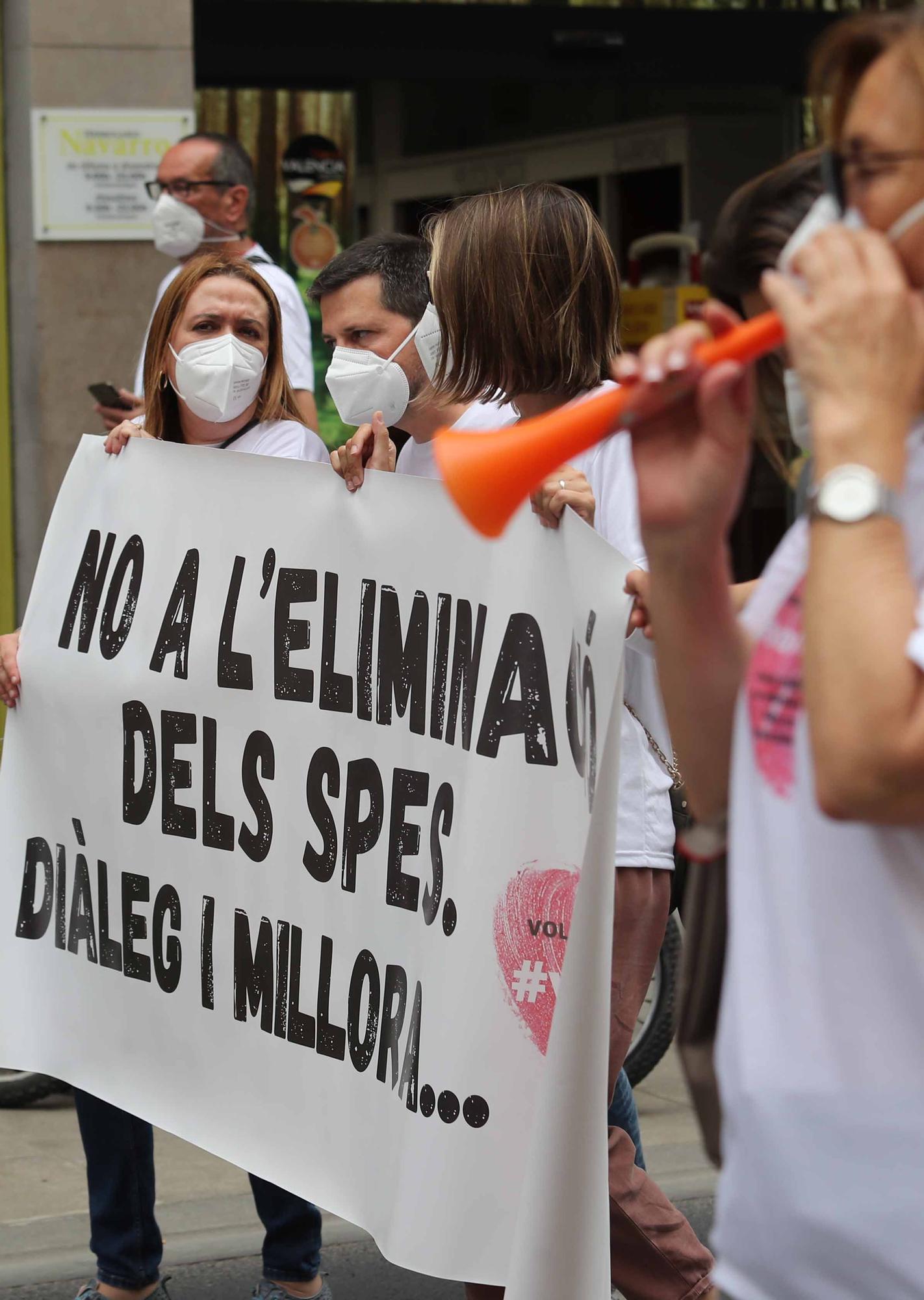 Protesta en València contra el "desmantelamiento" de los SPES y reclama "diálogo" a Educación