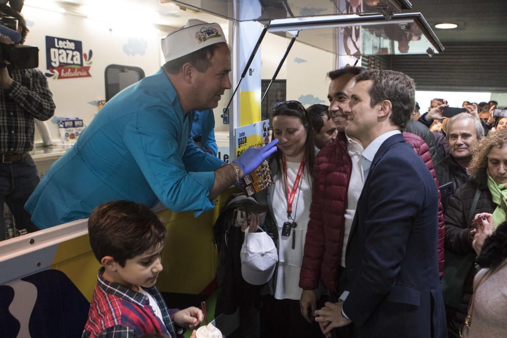 Visita de Pablo Casado a la Feria Raíces