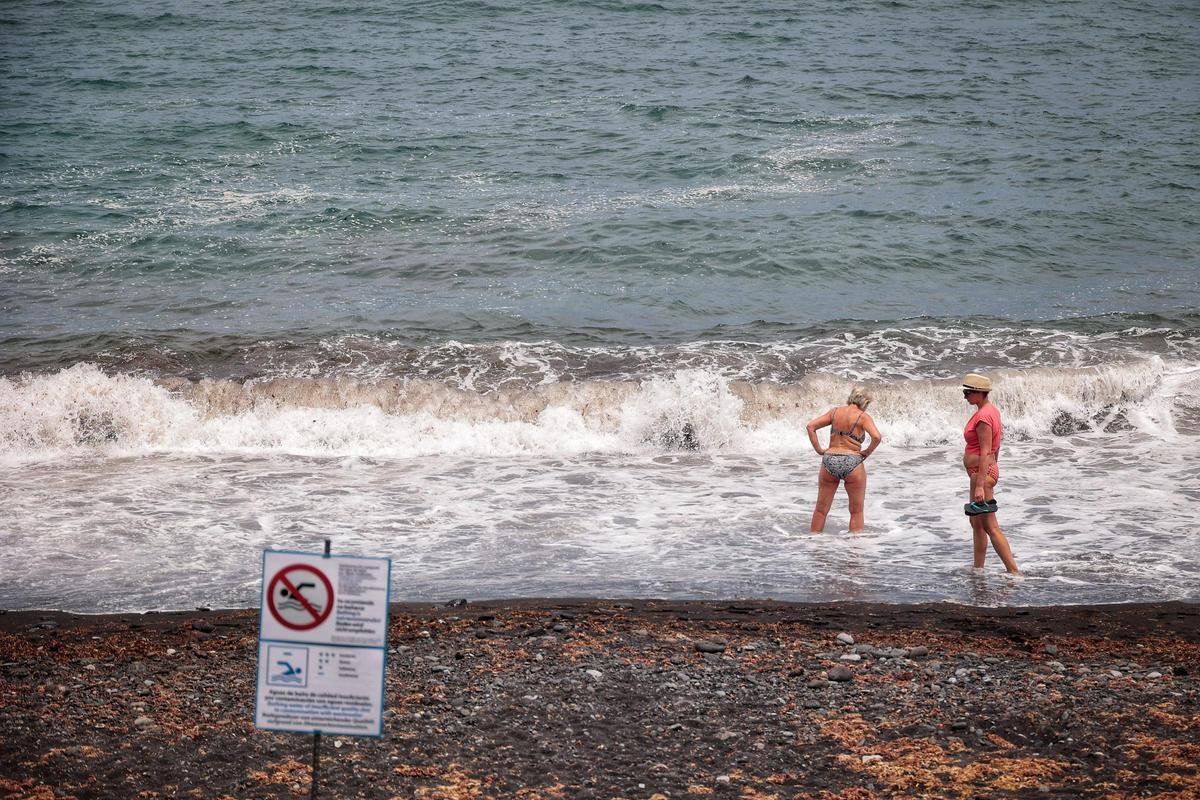 Playa Jardín cerrada al baño, una de las imágenes que el nuevo contrato aguas quiere evitar