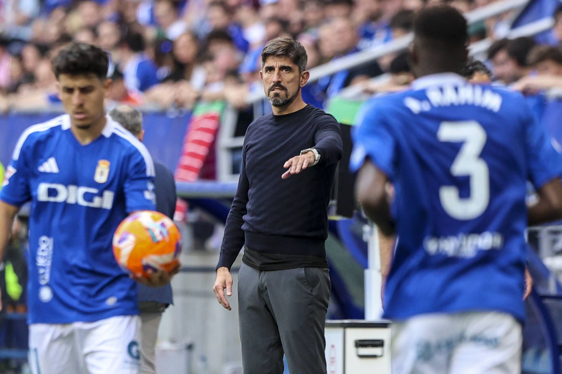 EN IMÁGENES: Ambientazo en la valiosa victoria del Oviedo contra el Zaragoza