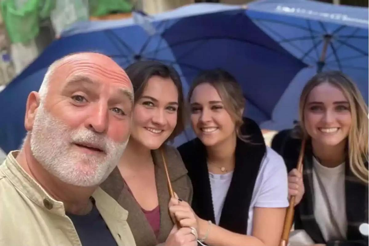 José Andrés, con sus hijas  Inés, Carlota y Lucía Andrés.