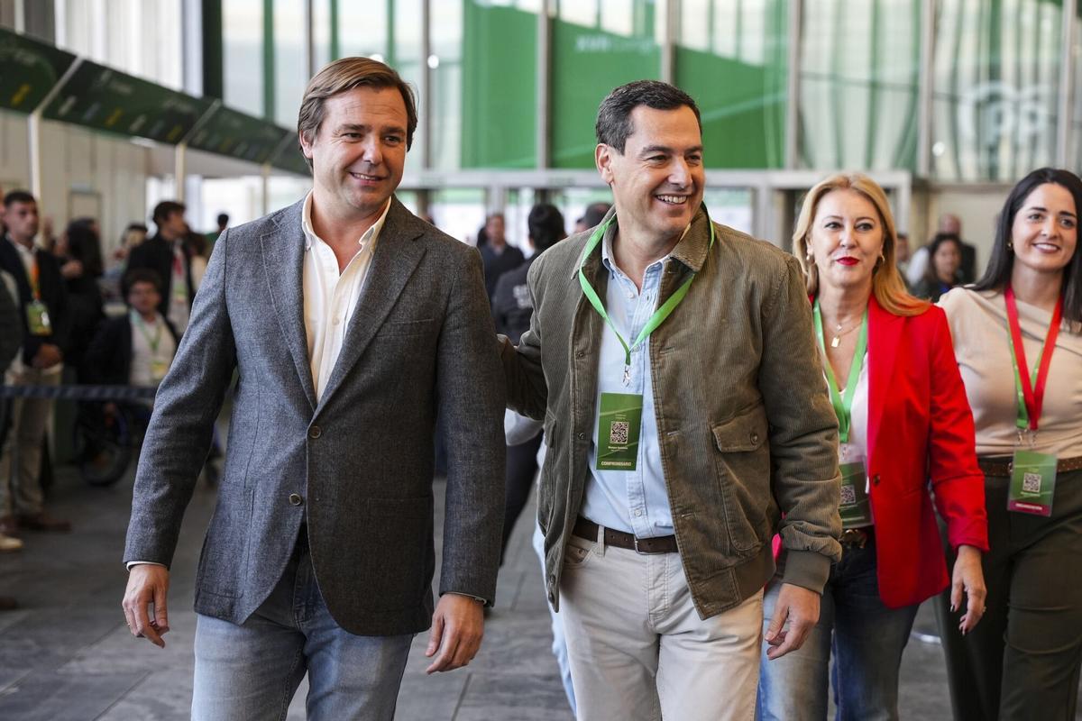 El presidente, Juanma Moreno, y el secretario general Antonio Repullo.