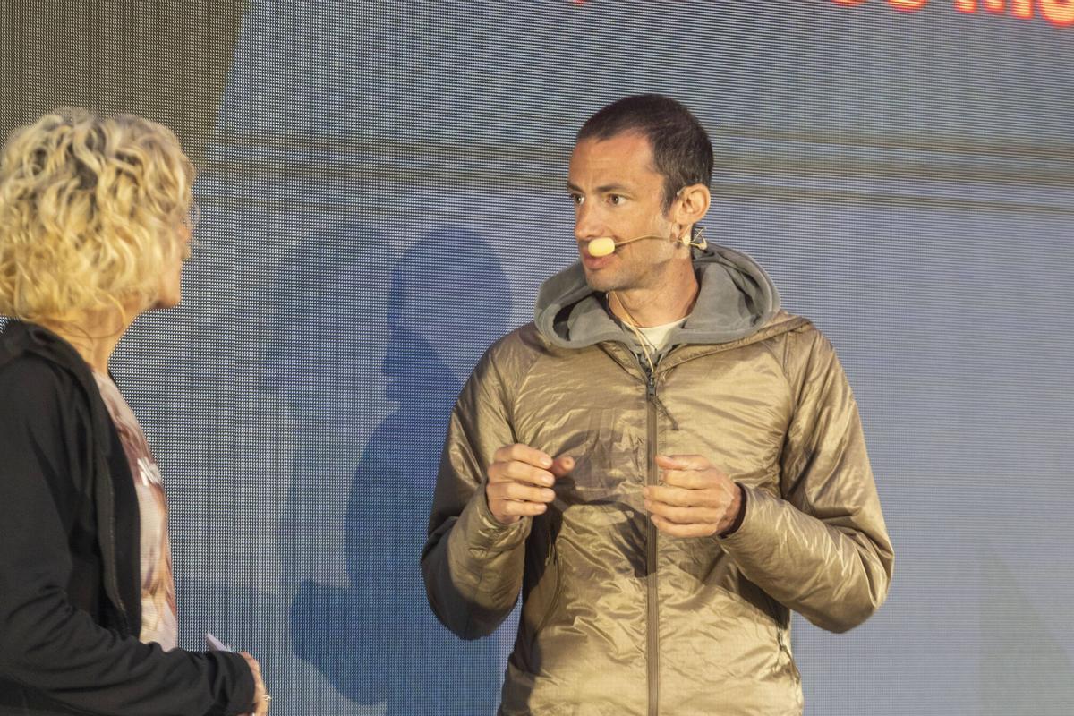 Kilian Jornet reúne a más de 2.000 personas en Son Moix