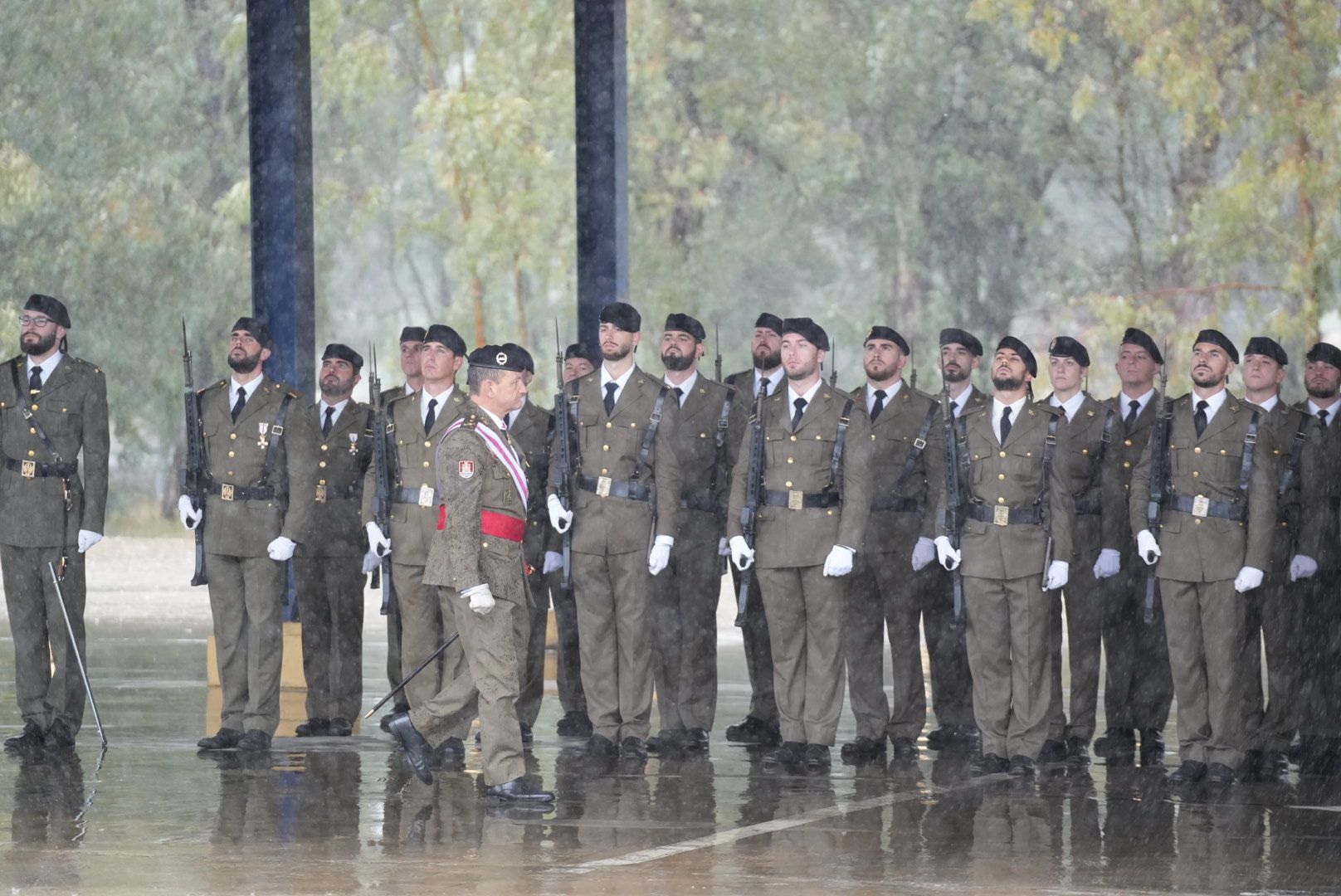 La Brigada celebra su día bajo la lluvia