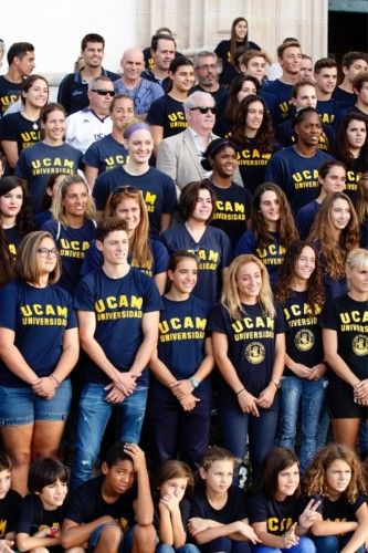 Ofrenda floral de los equipos de la UCAM en la Fuensanta