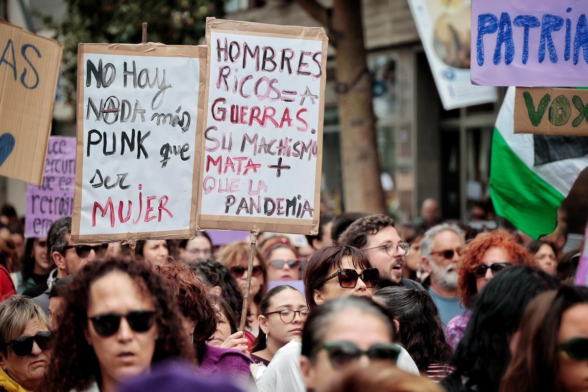 8M en Tenerife: la manifestación del Día de la Mujer, en imágenes