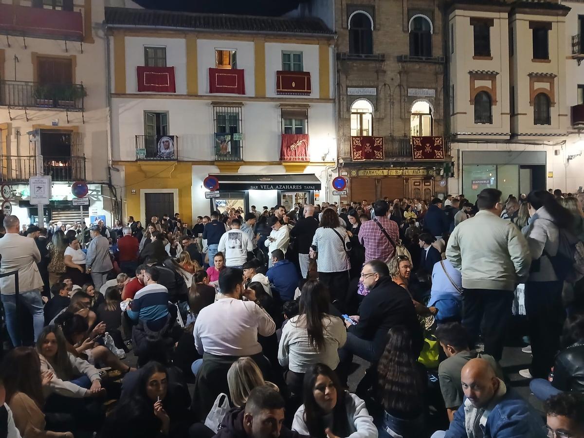 La Plaza del Altozano horas antes de la salida de la Esperanza de Triana.