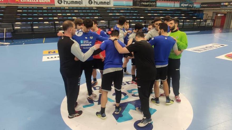 Un momento del entrenamiento de ayer del Cangas en la pista del Granollers. |  // F.M.