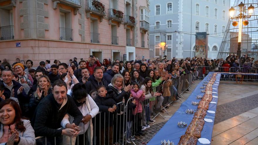 Todas las imágenes del roscón de Reyes gigante de Cartagena 2025