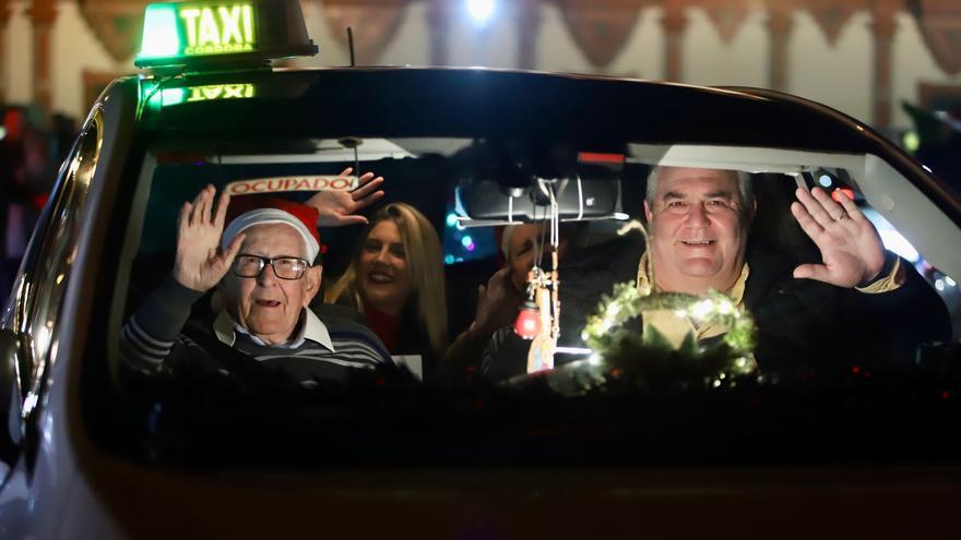 Unos 500 mayores participan en el Paseo de la Ilusión de Córdoba gracias a los taxistas