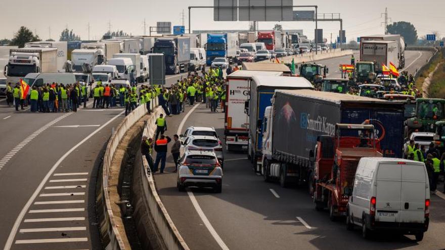 Los agricultores bloquearán el Puerto de Sevilla contra las importaciones masivas &quot;sin aranceles y sin control&quot;