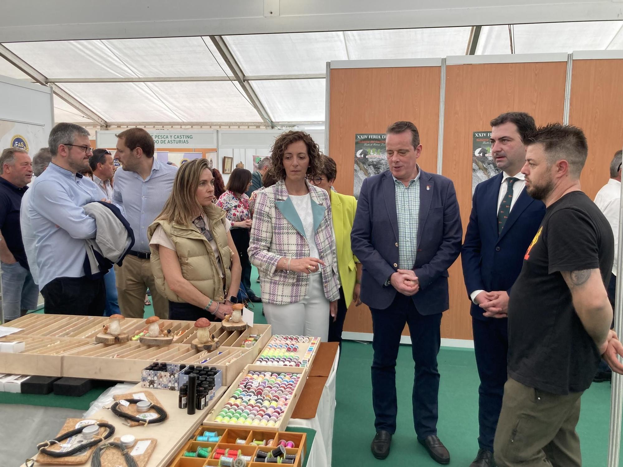 Las autoridades recorrieron cada uno de los stands del recinto ferial