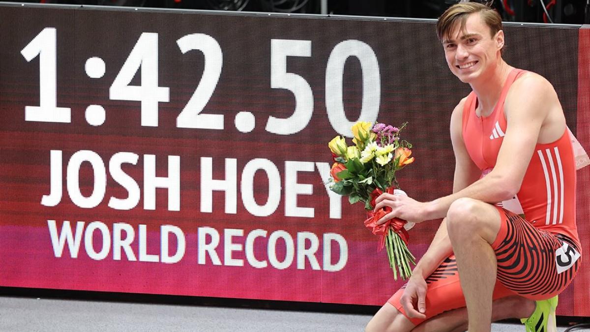 Josh Hoey, tras batir el récord mundial de 800 bajo techo