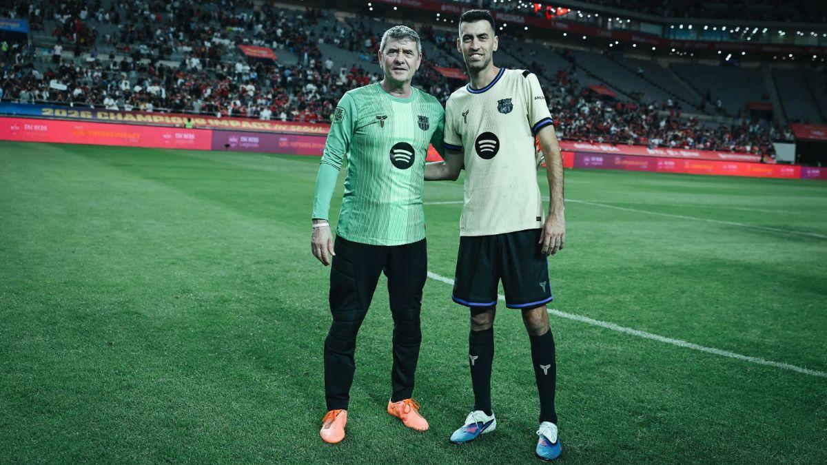 Carles Busquets y Sergio Busquets, con los Barça Legends