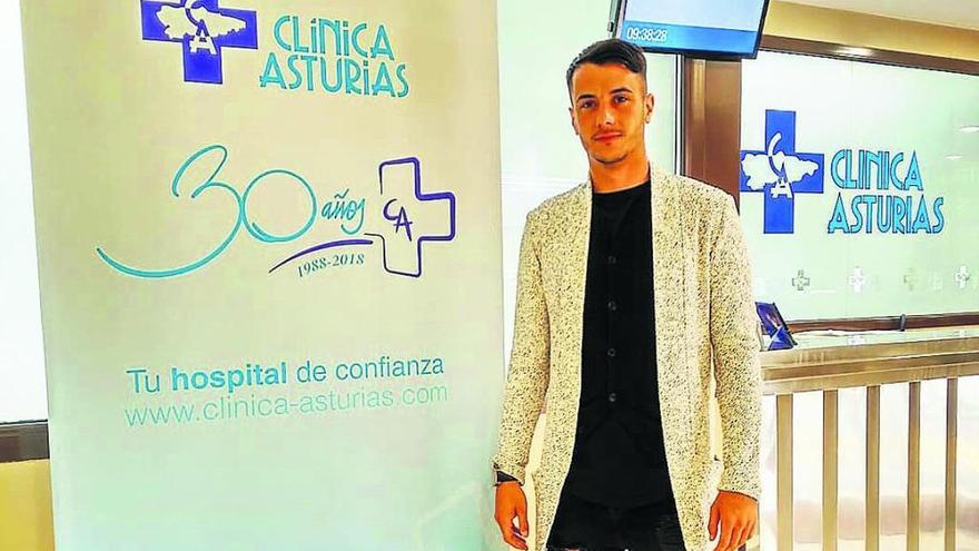 Tejera, ayer, tras superar el reconocimiento médico con el Oviedo.