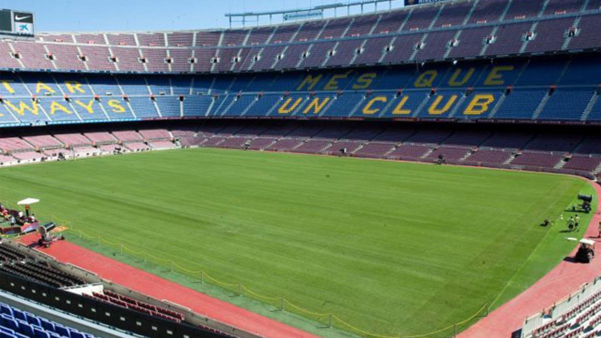 El Camp Nou ya tiene este lunes su nuevo césped híbrido a punto