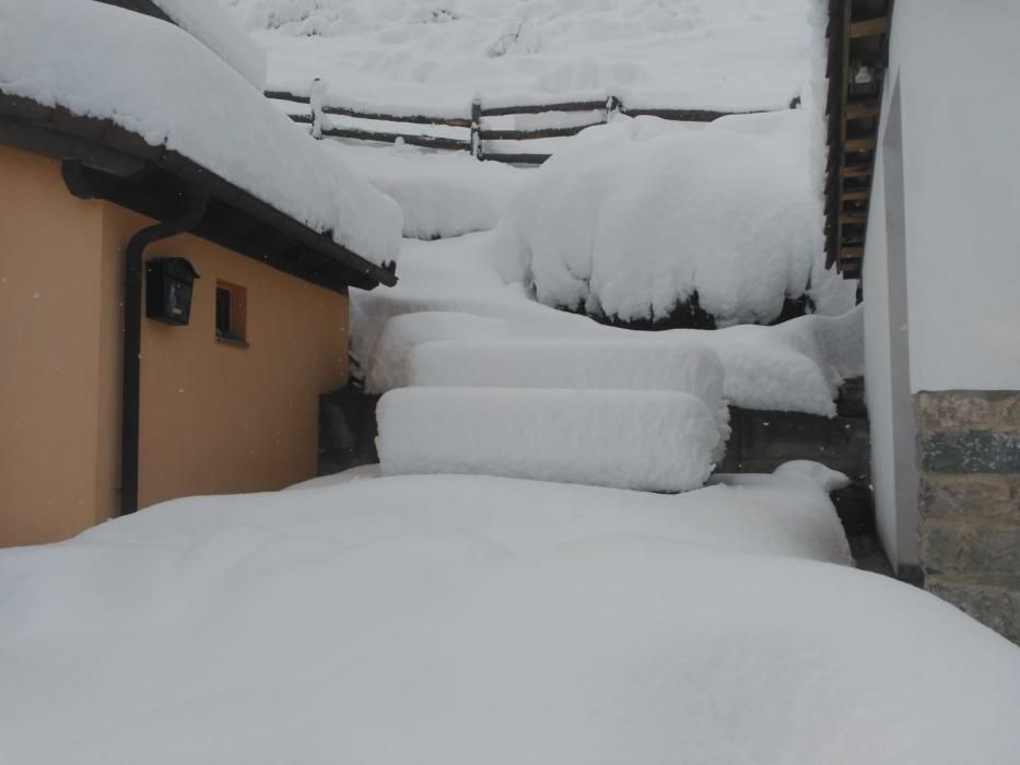 Gran acumulación de nieve en El Quempu, en el parque natural de Las Ubiñas