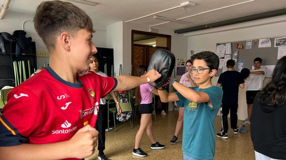 El instituto Corvera se moviliza por el Día del Deporte: 200 estudiantes entrenan bajo las órdenes del alumnado de TSEAS