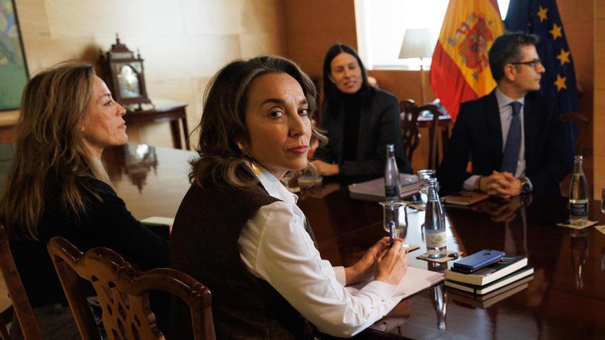 La secretaria general del PP, Cuca Gamarra, junto al ministro de Justicia, Félix Bolaños, en enero de 2023.