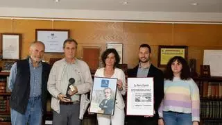Juaco López defiende el "patrimonio enraizado en las personas" al recibir su "Asturiano del mes"