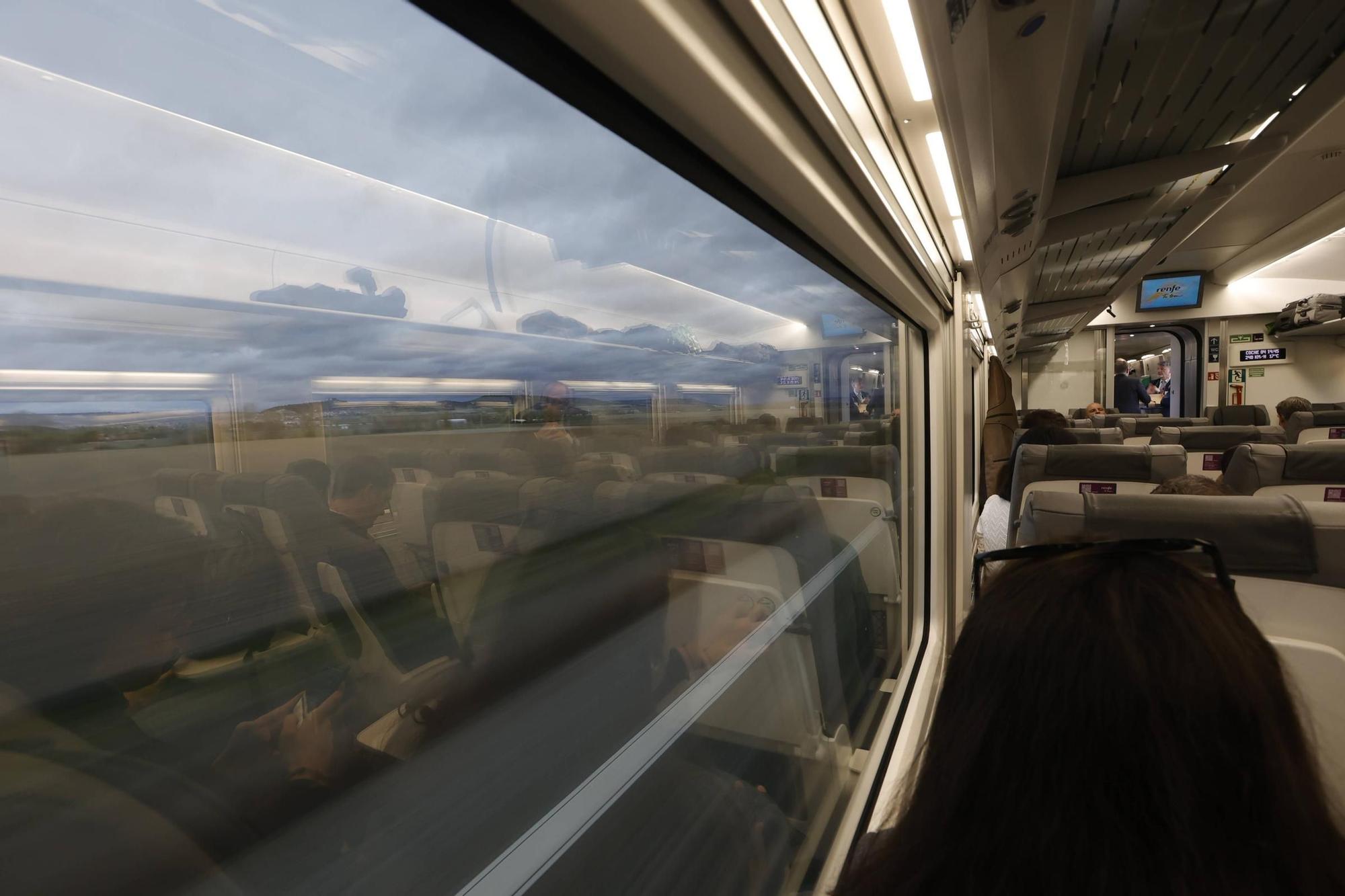 El AVE realiza su viaje inaugural de Madrid a Asturias