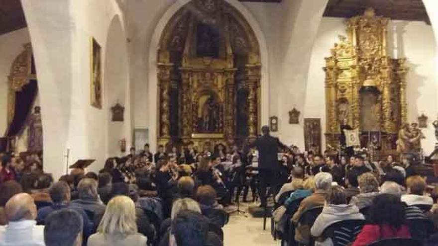 Concierto benéfico en la iglesia de Santa María de Roncesvalles.