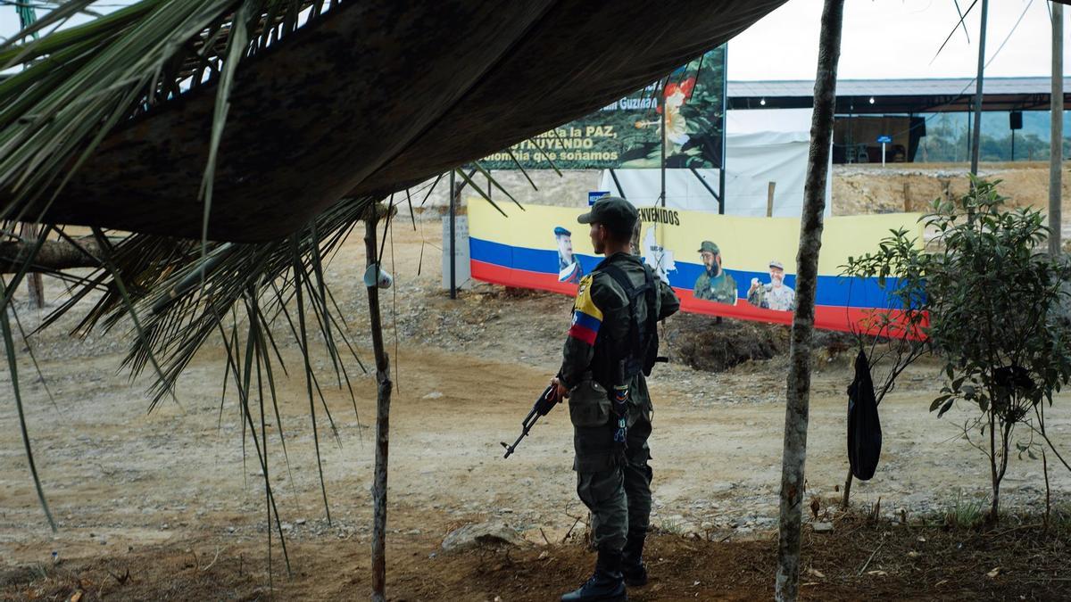 Guerrilero de las FARC en una foro de 2017.