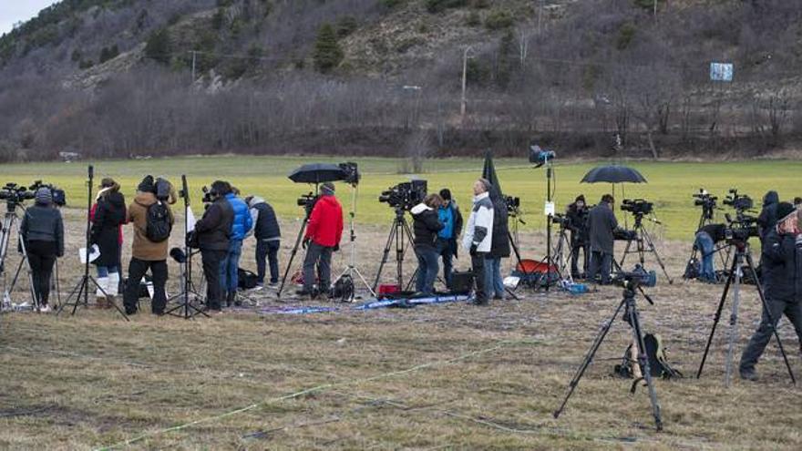 Los familiares despiden a las víctimas en un acto íntimo en Le Vernet