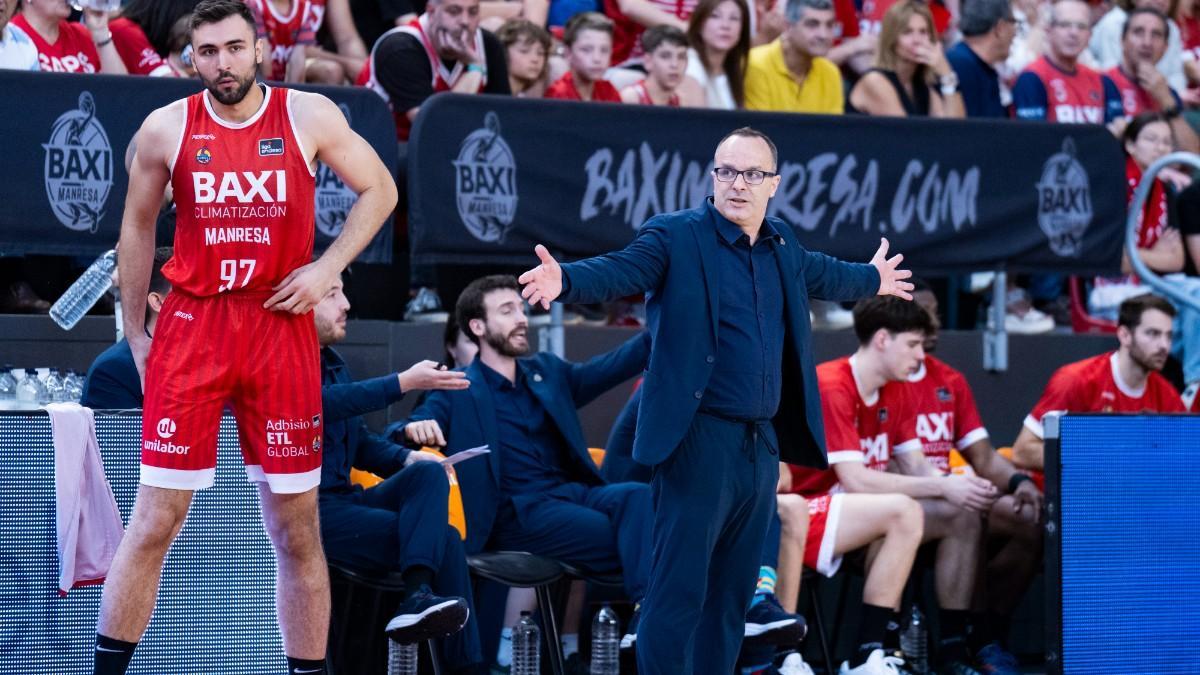 El entrenador del Baxi Manresa, Diego Ocampo durante el encuentro
